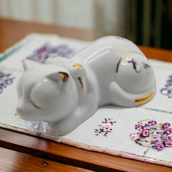 Sleeping Cat Figurine Violets Florals Formalities VTG Porcelain by Baum Brothers - Picture 1 of 8